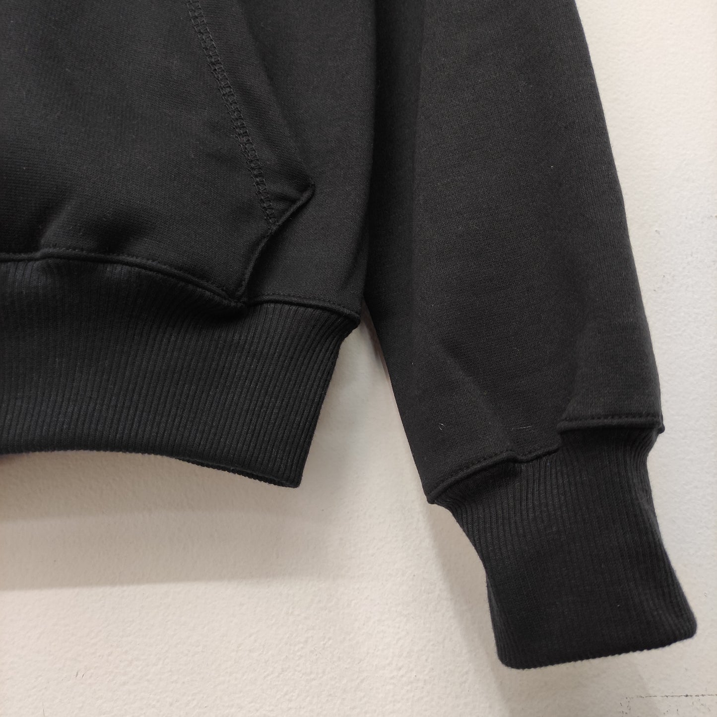 Buzo Hoodie Negro